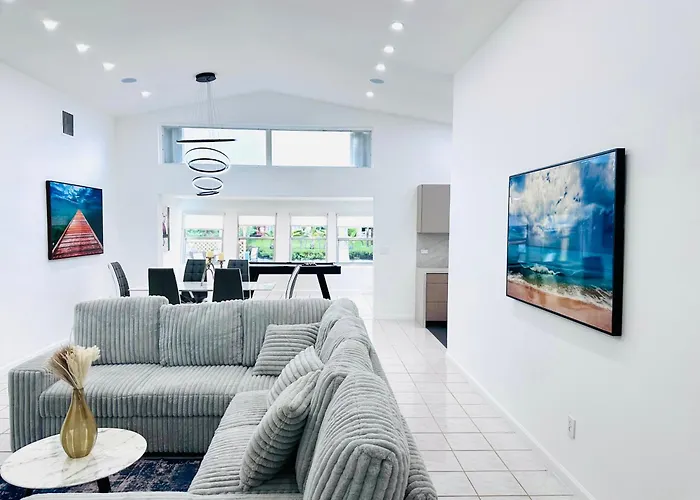 Aventura Waterfront House