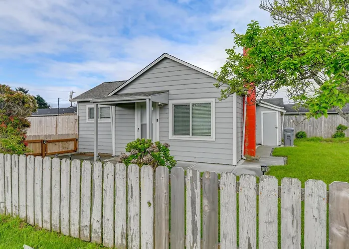 Near Ocean & Redwood National Park! Home W/ Yard