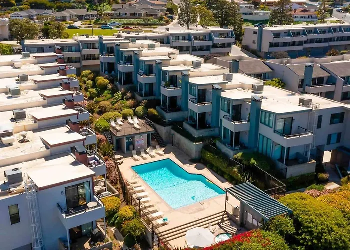 Stunning Ocean View 3-Bed Home!