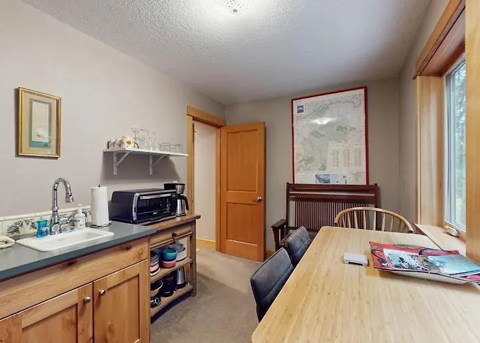 Charming Riverfront Apartment With Kitchenette Grill & Central Ac