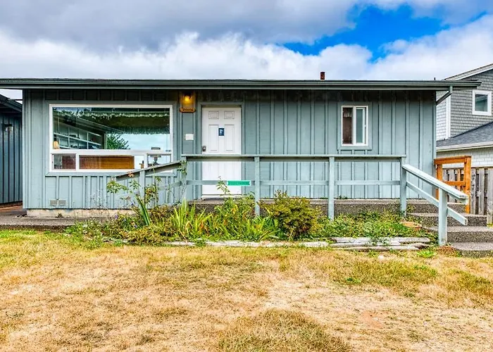 Inviting Dog-Friendly Studio With Unobstructed Ocean Views