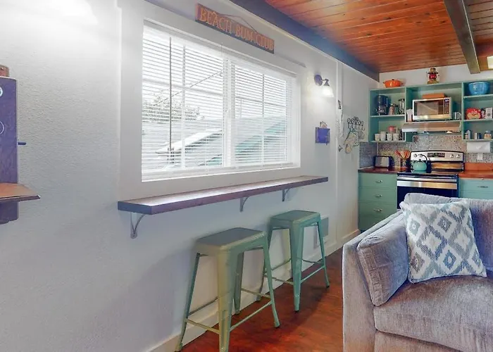 Dog-Friendly Adu With A Full Kitchen & Shared Washer&Dryer - Near The Water