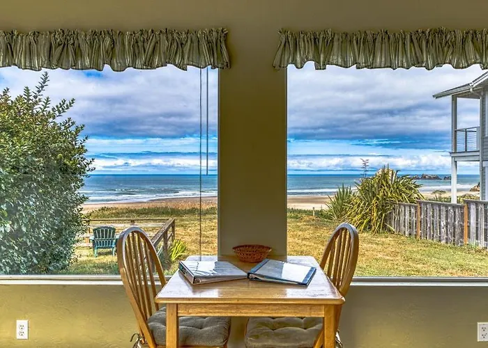 Inviting Dog-Friendly Studio With Unobstructed Ocean Views