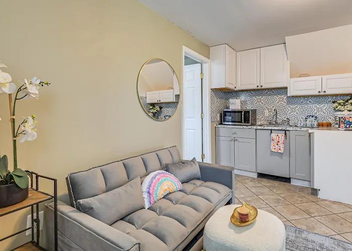 12 Mi To Nat'L Mall: Cozy Apt W/ Shared Patio