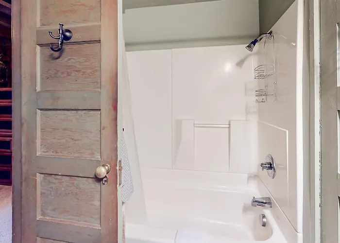 Unwind In Nature'S Embrace At A 1925 Cabin With Hot Tub & River Views