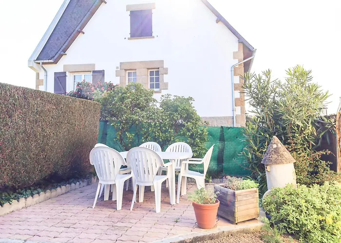 Les Volets Bleus Cottage