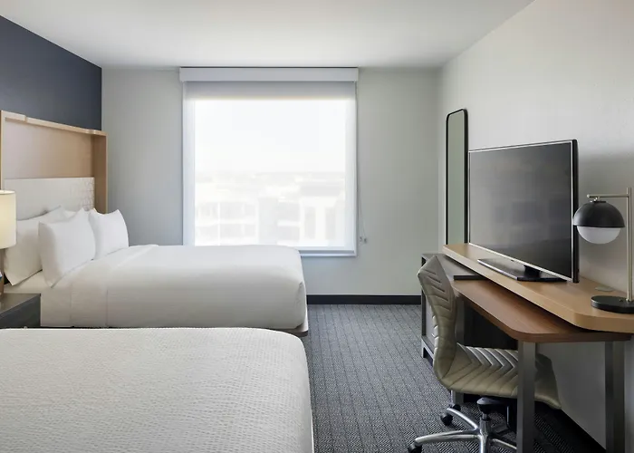 Courtyard By Marriott Across Universal
