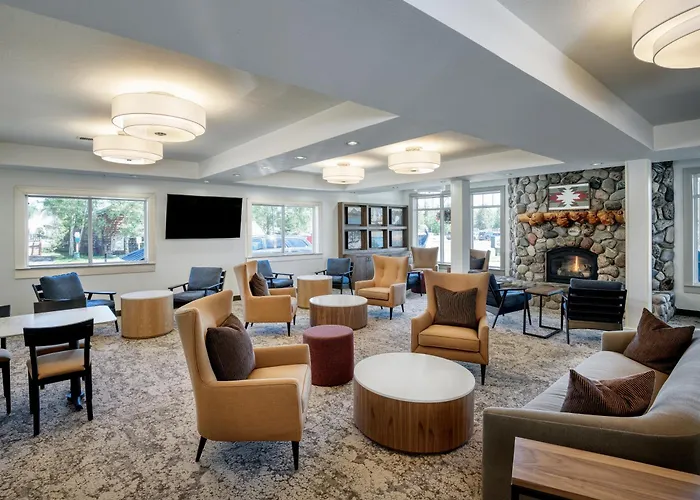 Hotels with pool Gray Wolf Inn & Suites