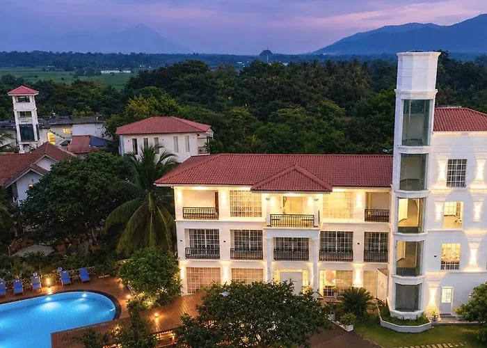White Land City Hotel