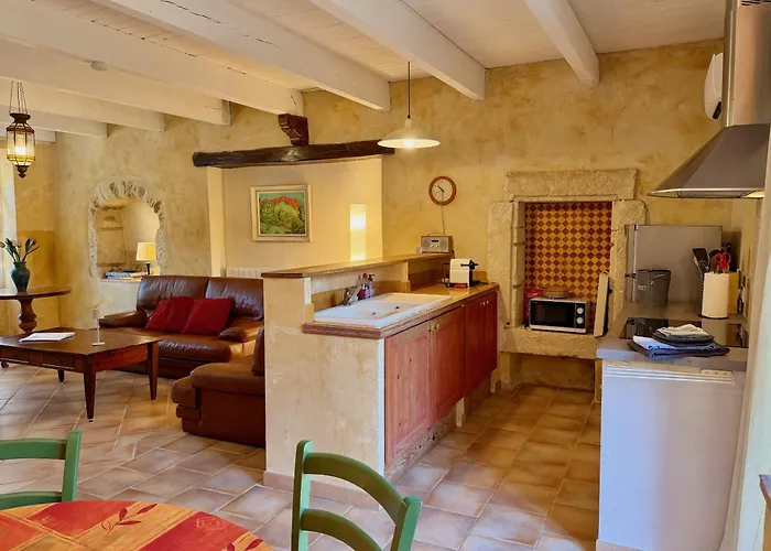 Mas des Lavandes - 3 gîtes de charme au calme avec grande piscine en Drôme-Provençale