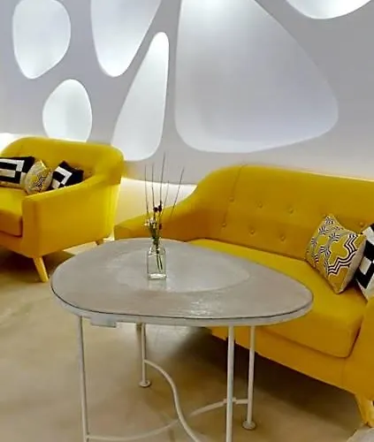  Suite Generis (Adults Only)