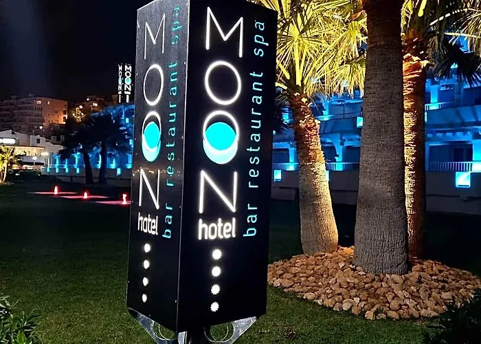  Moon & Spa.