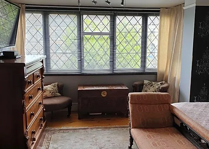 Harry'S Bed And Breakfast