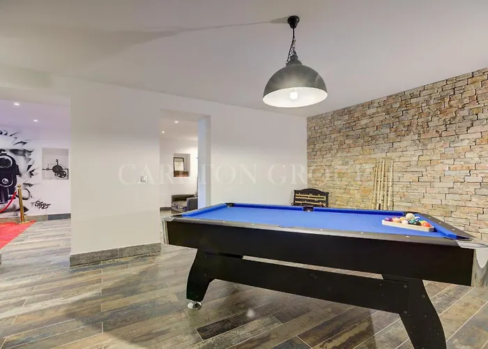 Superbe Maison 6 Ch, 4 Sdb, Terrasses Et Billard