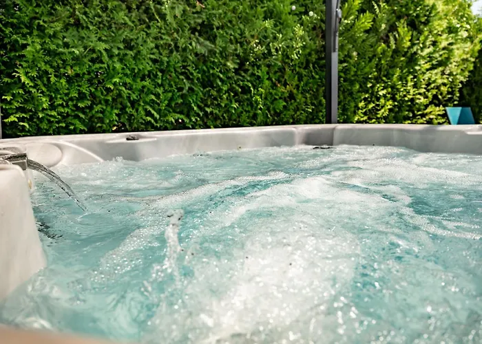 Au-Doux-Altic chalet romantique avec JACUZZI ET SAUNA