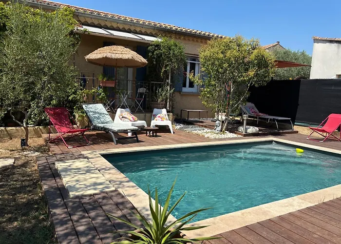 Gîte Lou Sabaï au pied des dentelles de Montmirail, piscine partagée