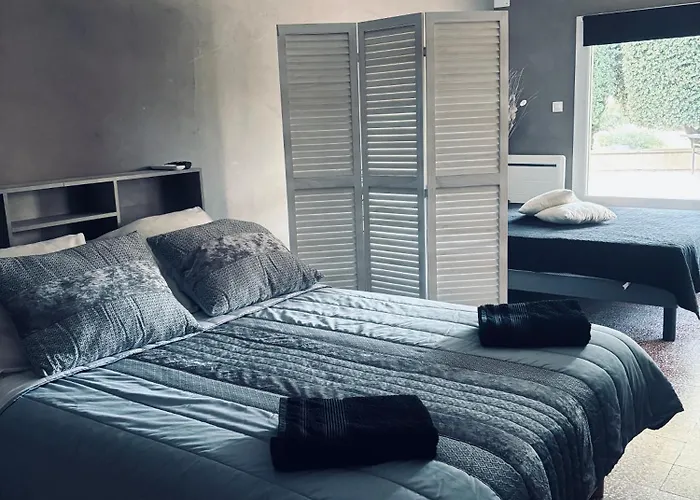 Location appartement 1 chambre et dépendance en supplément voir infos importantes dans un mas provençal au coeur du luberon