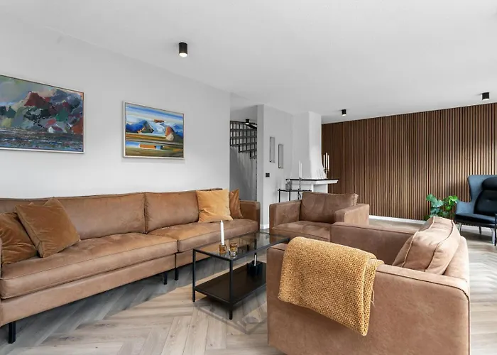 A Modern And Stylish Furnished House In Reykjavik