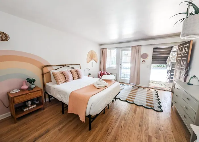 The Rainbow Room - Studio Apt
