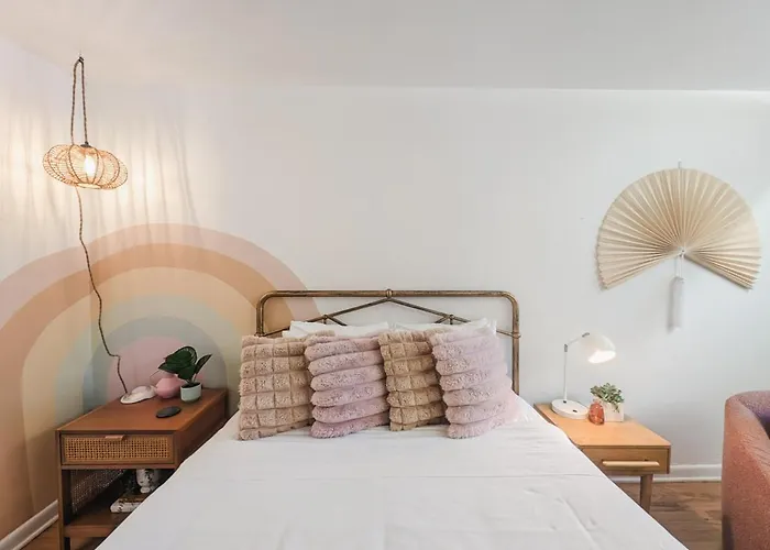 The Rainbow Room - Studio Apt