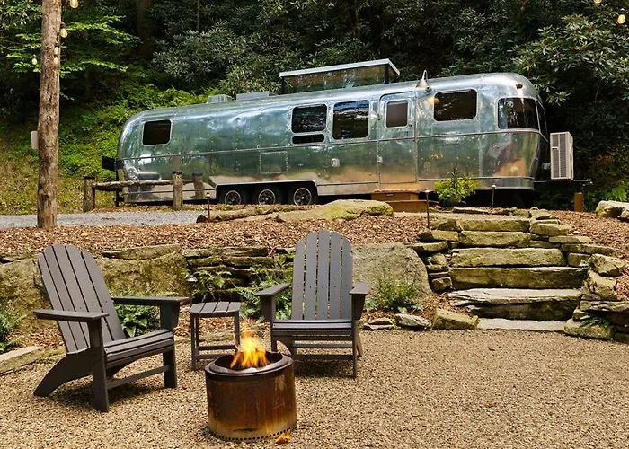 Airstream W Bathtub, River, & Hot Tub