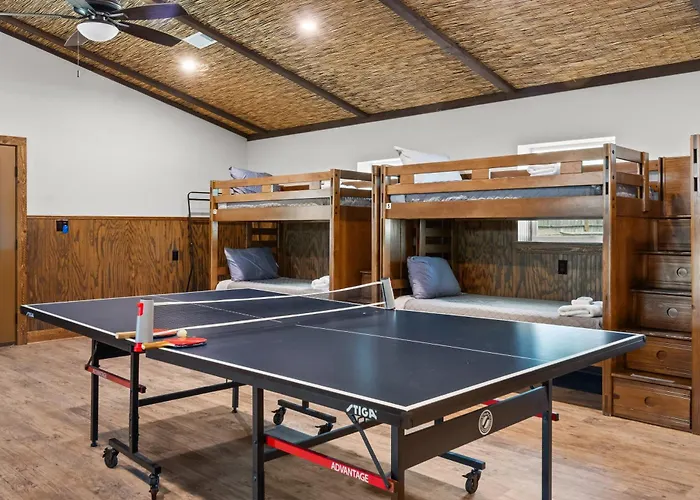 Camp David Retreat - Pool, Pickleball & Views
