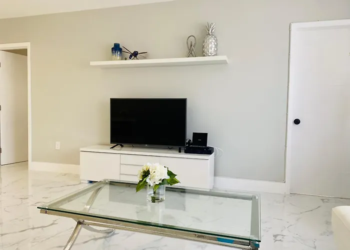 Stylish 1Br 2Ba Condo 1Block To Aventura Mall