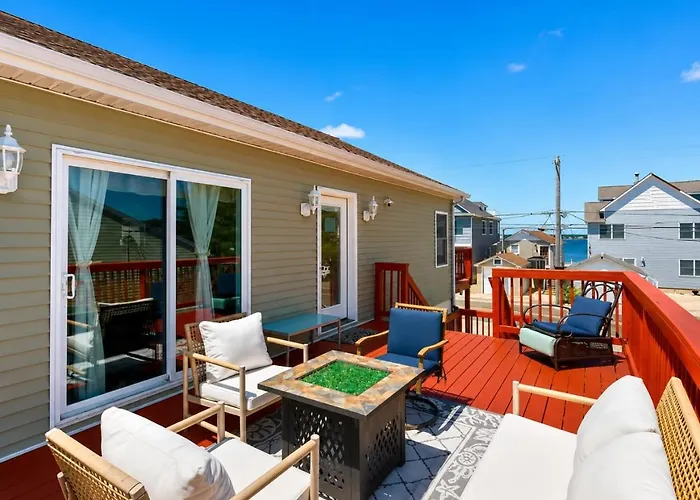 Game Room, Kayaks, Steps To The Ocean!