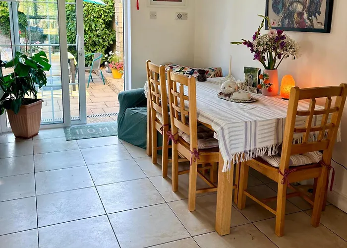 Peaceful Spacious Double Room In Warm Friendly Home