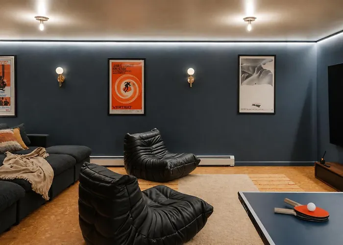 Hot Tub, Fire Pit, Theater, Games & Ev Sleeps 8