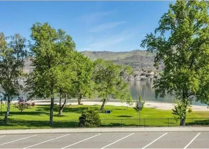 Large Upgraded, Family Friendly Condo With Garage
