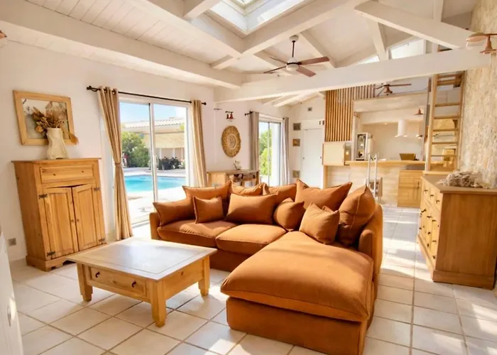 Charming House With Pool 10 Min From La Rochelle