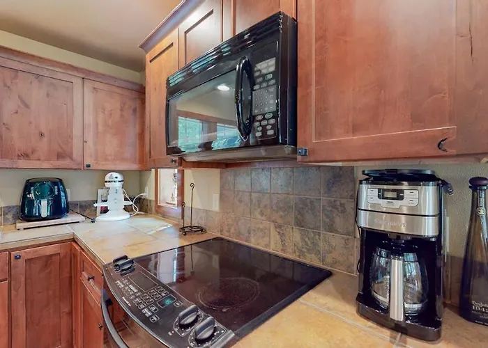 Delightful Getaway Near The Lake & Hiking With Fast Wifi Full Kitchen & W&D