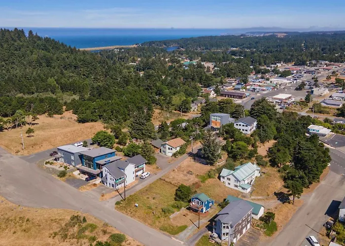 Newly Remodeled Ocean View Retreat, Balcony And Bbq