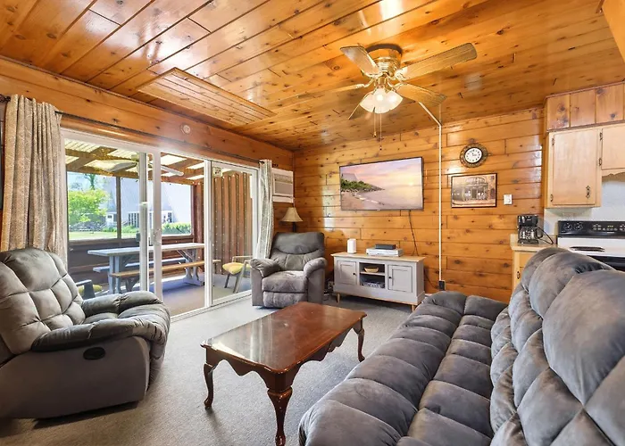 Chalet #56 Screened Porch Pool & Resort Amenities