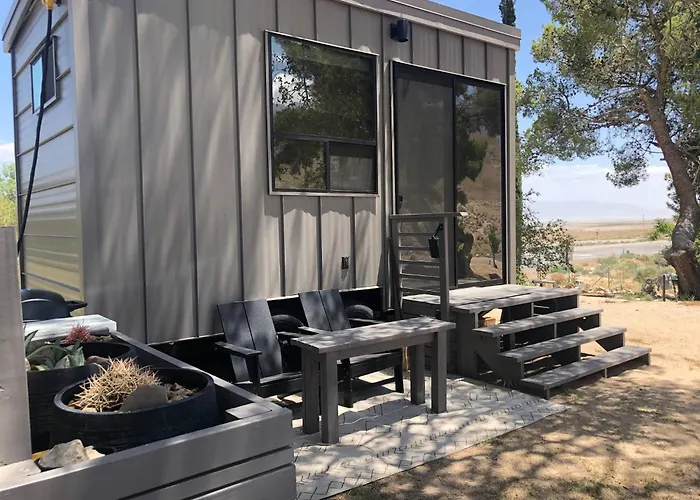 "Tiny" Home W/ Expansive Views Of The Sierras