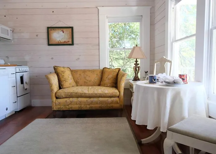 Beautiful Texas Cottage For A Romantic Canyon Lake Getaway