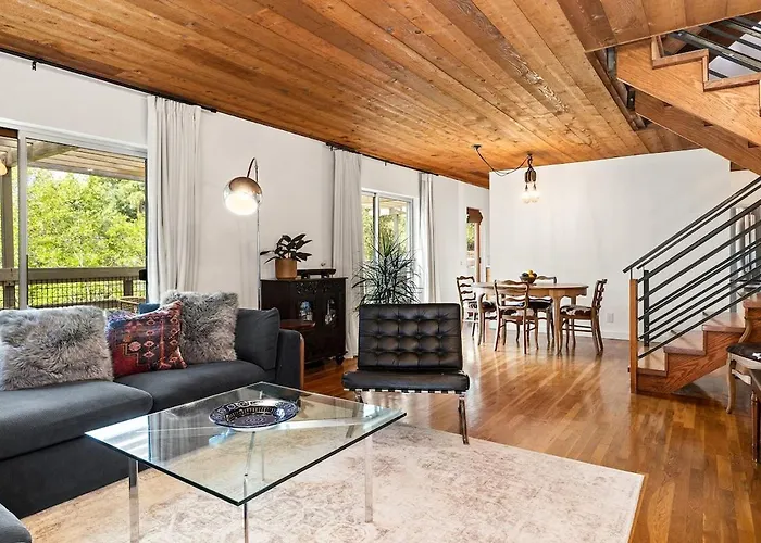 Spacious 3Br 2Ba Topanga Canyon Retreat With Views Decks And Nature
