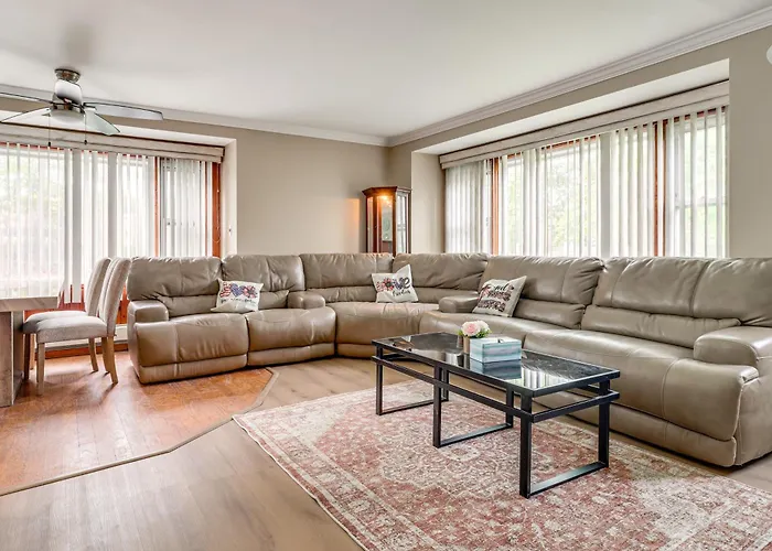 Farmington Hills Duplex Near Detroit
