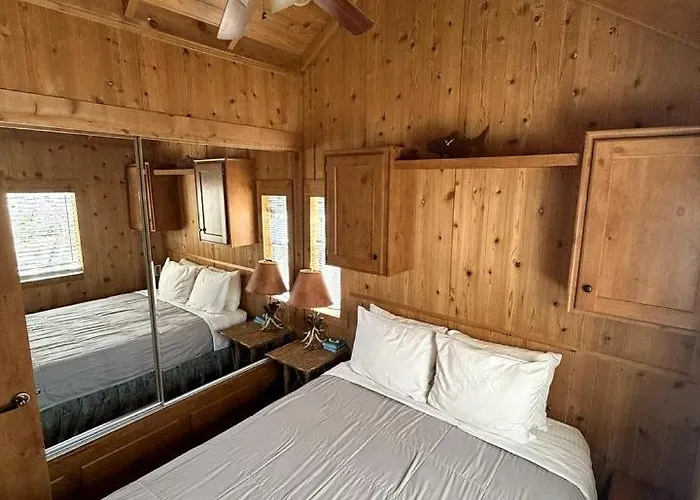 Scenic Mountain Cabin With Sierra Nevada Views On Highway 395 Near Lone Pine, California