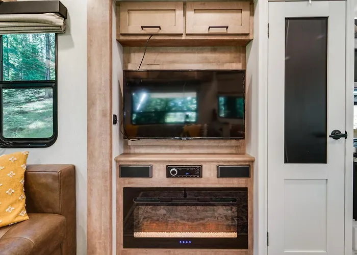 Wooded Getaway W/ Beautiful Views In Nevada City!