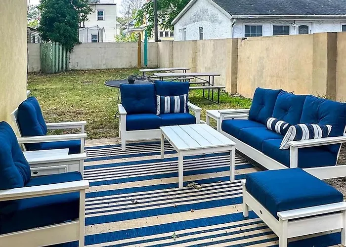2Br Guest House - Sleeps 6 - Walk To Beach & Fun