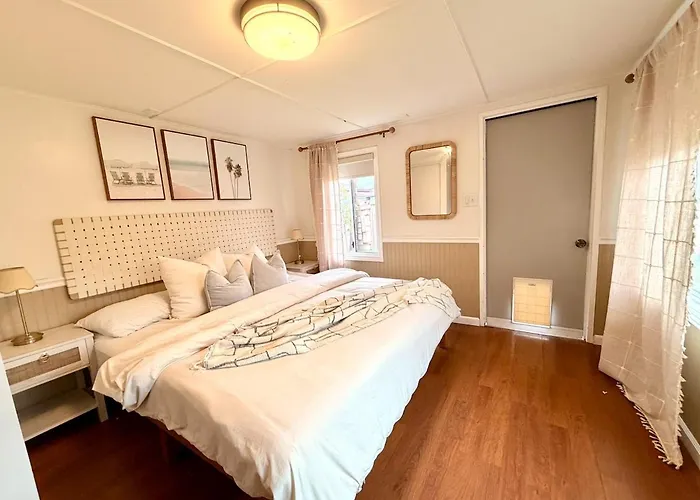 King Bungalow Getaway, 10 Min From Beach & Lax