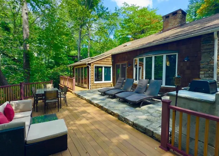 Cozy Riverfront Cottage - Pool, Hot Tub, 35 Min Nyc