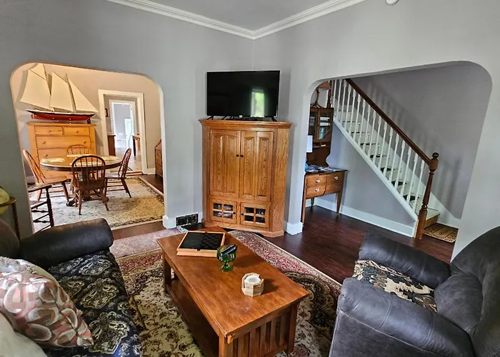 Beautiful House Short Walking Distance To Beach