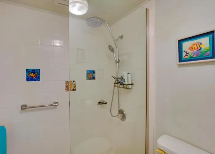 Beachside Molokai Condo W/ Lanai & Pool Access!