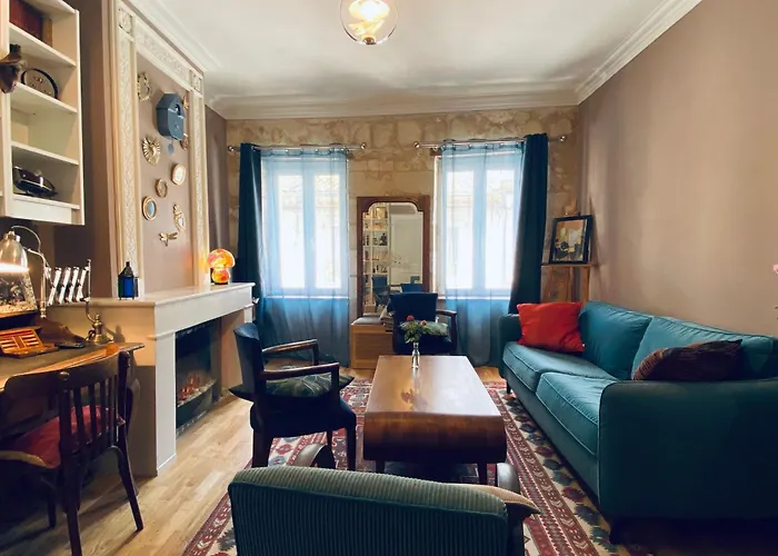 Maison entière avec terrasse surélevée