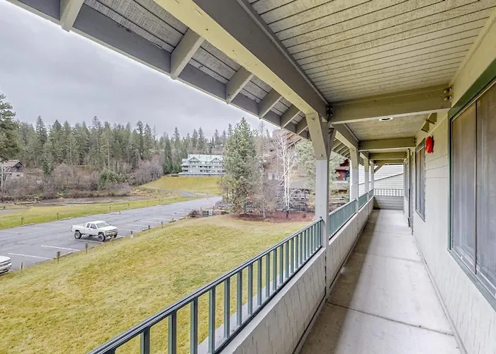 2Br Condo Lake Access Balcony & Pool