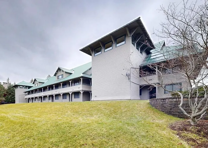 2Br Condo Lake Access Balcony & Pool