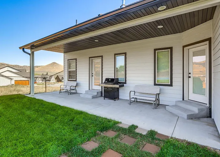 1 Mi To Pools: Chic Lava Hot Springs Home
